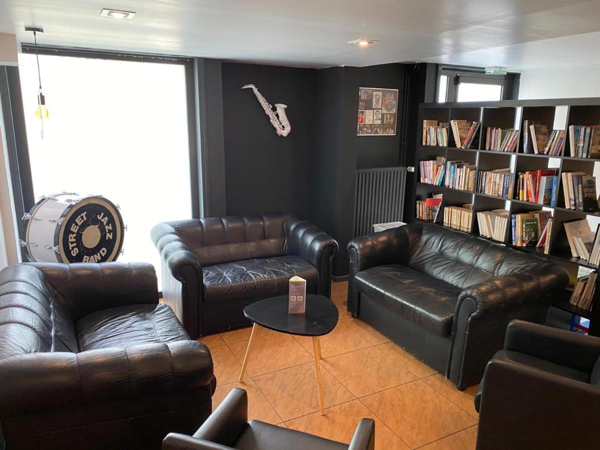 Logis Hotel Restaurant Des Acacias Lille Neuville En Ferrain نيوفيل-ان-فيرا المظهر الخارجي الصورة