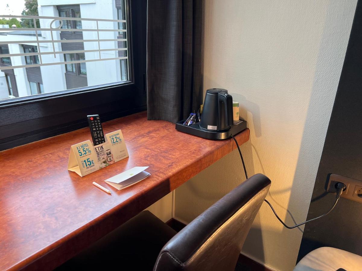 Logis Hotel Restaurant Des Acacias Lille Neuville En Ferrain نيوفيل-ان-فيرا المظهر الخارجي الصورة