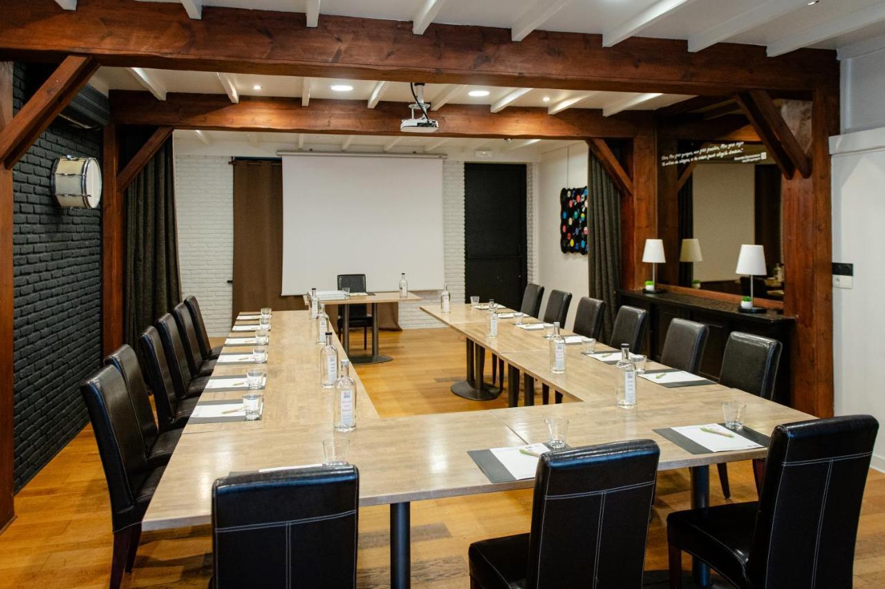 Logis Hotel Restaurant Des Acacias Lille Neuville En Ferrain نيوفيل-ان-فيرا المظهر الخارجي الصورة