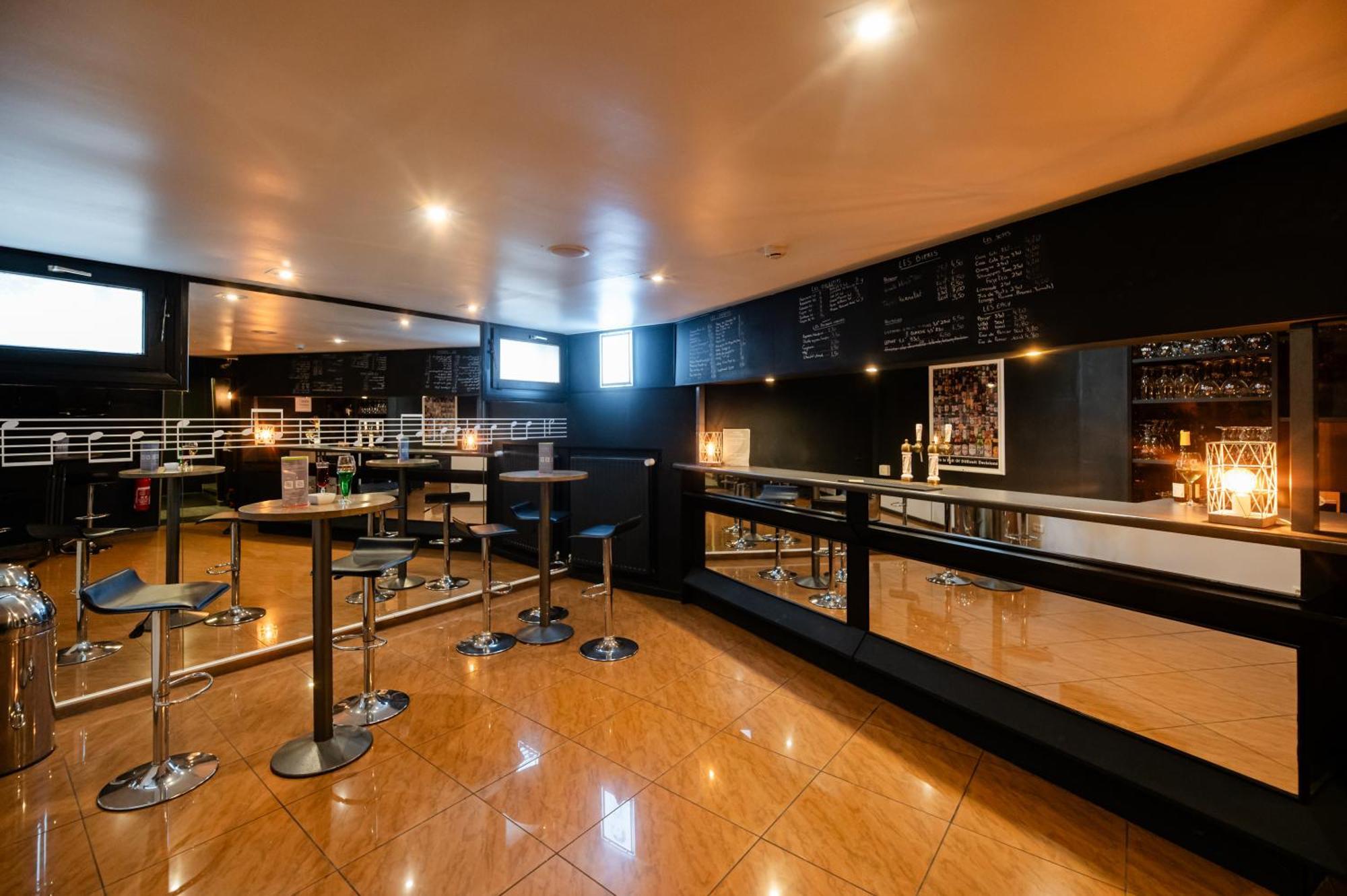 Logis Hotel Restaurant Des Acacias Lille Neuville En Ferrain نيوفيل-ان-فيرا المظهر الخارجي الصورة