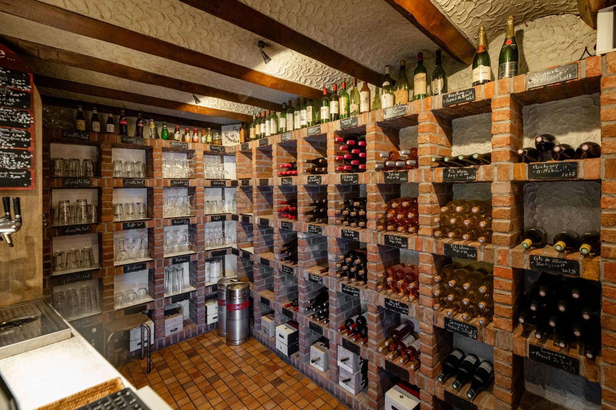 Logis Hotel Restaurant Des Acacias Lille Neuville En Ferrain نيوفيل-ان-فيرا المظهر الخارجي الصورة