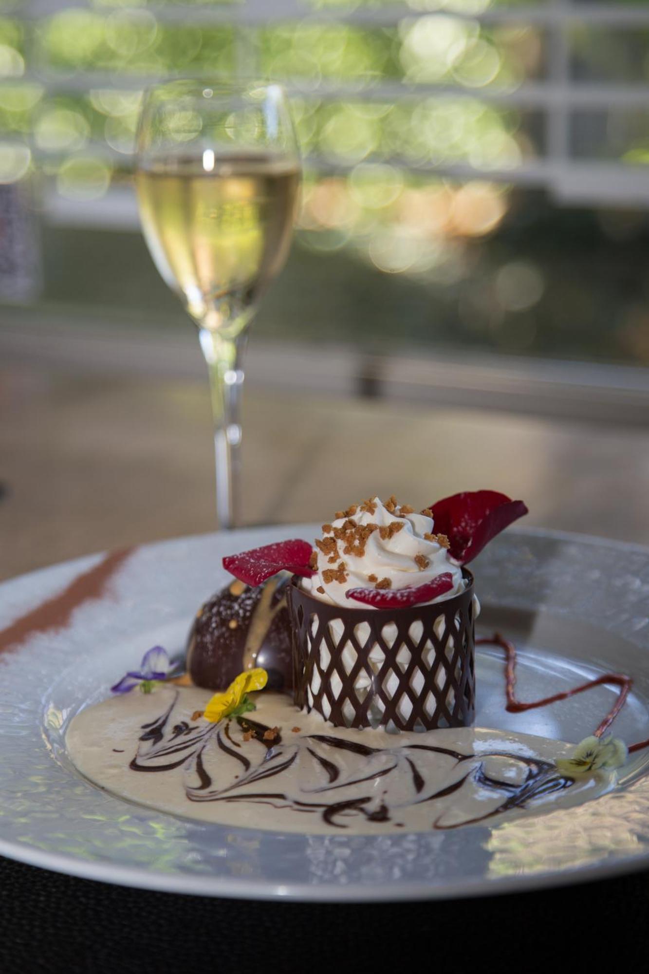 Logis Hotel Restaurant Des Acacias Lille Neuville En Ferrain نيوفيل-ان-فيرا المظهر الخارجي الصورة