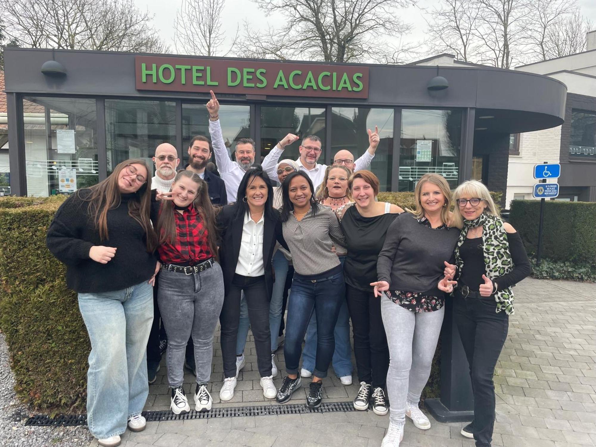 Logis Hotel Restaurant Des Acacias Lille Neuville En Ferrain نيوفيل-ان-فيرا المظهر الخارجي الصورة