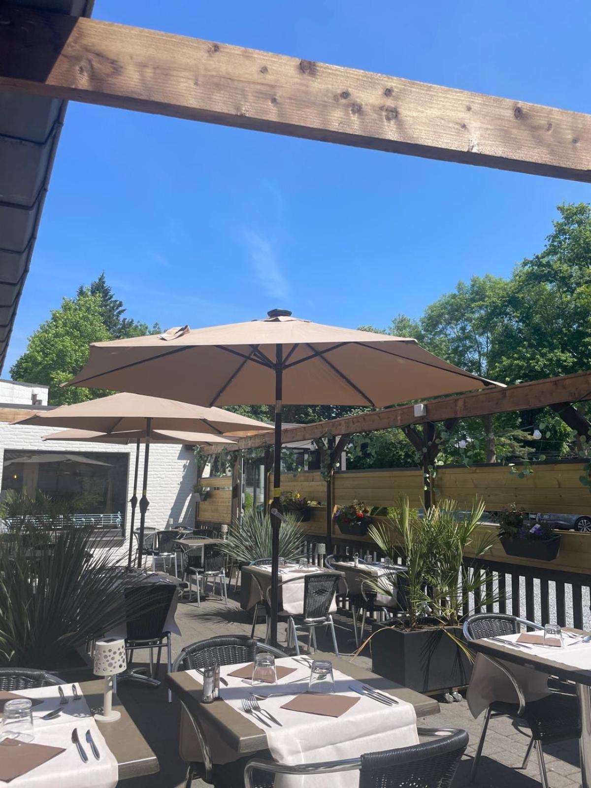 Logis Hotel Restaurant Des Acacias Lille Neuville En Ferrain نيوفيل-ان-فيرا المظهر الخارجي الصورة